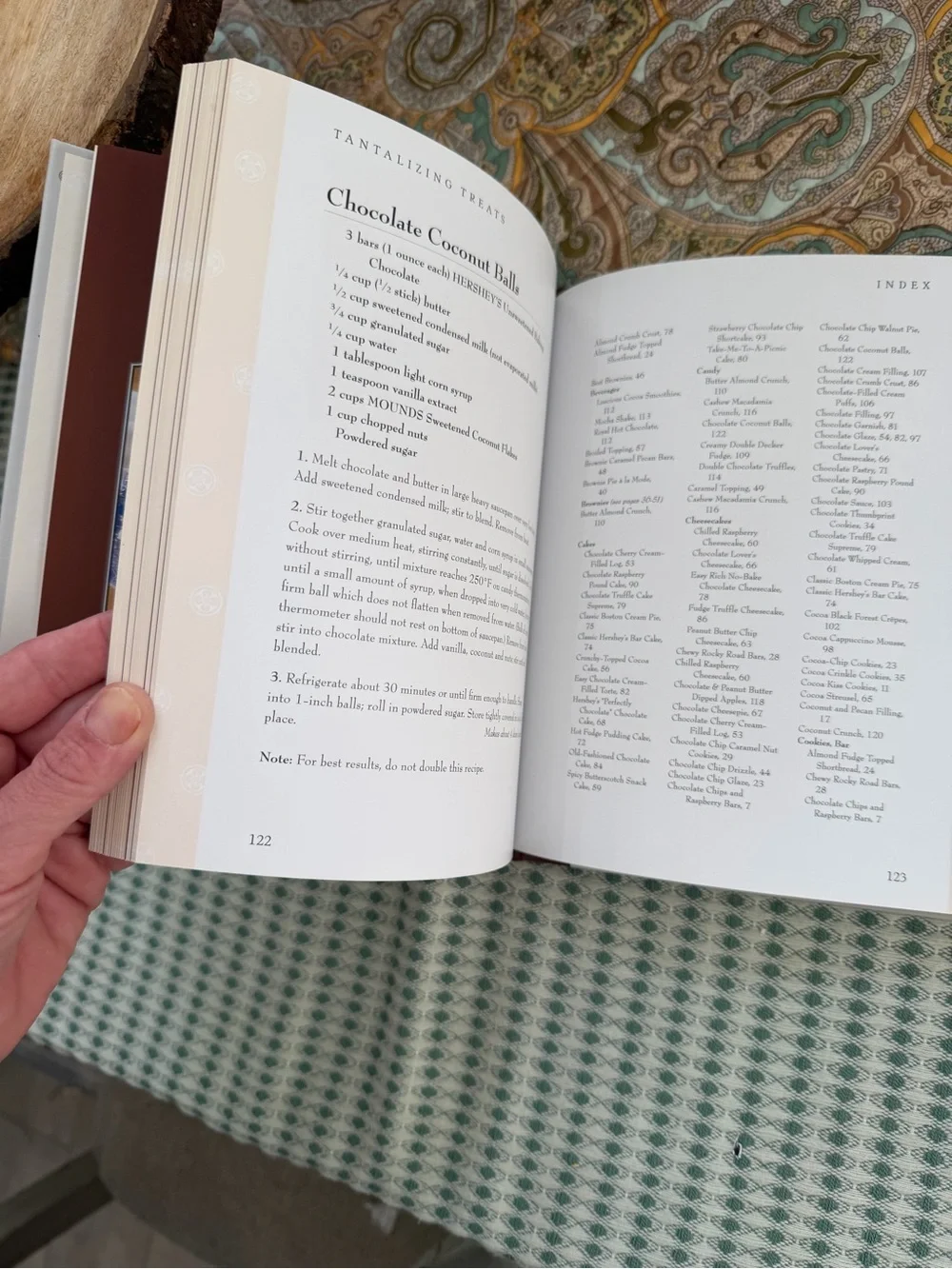Vintage y2k HERSHEY’S CLASSIC RECIPES 2000 Cookbook Cook Book
